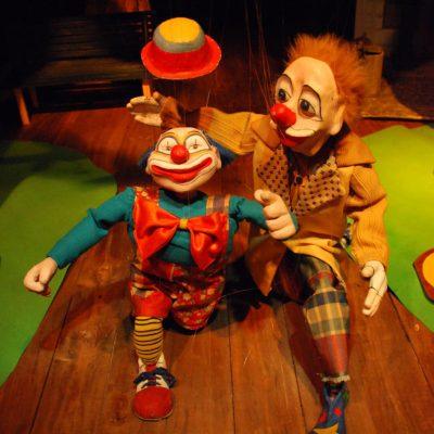 La Plaza, by Moviendo hilos Company – Puppet theatre (Chile)