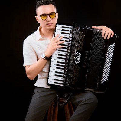 Brasilando, by Nonato Lima (accordion & vocals)