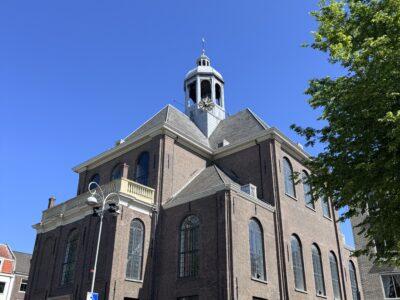 Conservatorium van Amsterdam in Oosterkerk: Lara de Carvalho Perillo (fluit) en Hedwig Brieffies (harp)