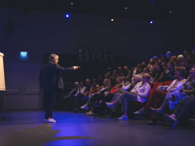 Milo Berlijn presenteert: De Zorg Theatershow
